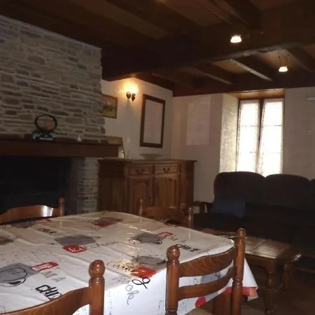 House Le De Seourre *